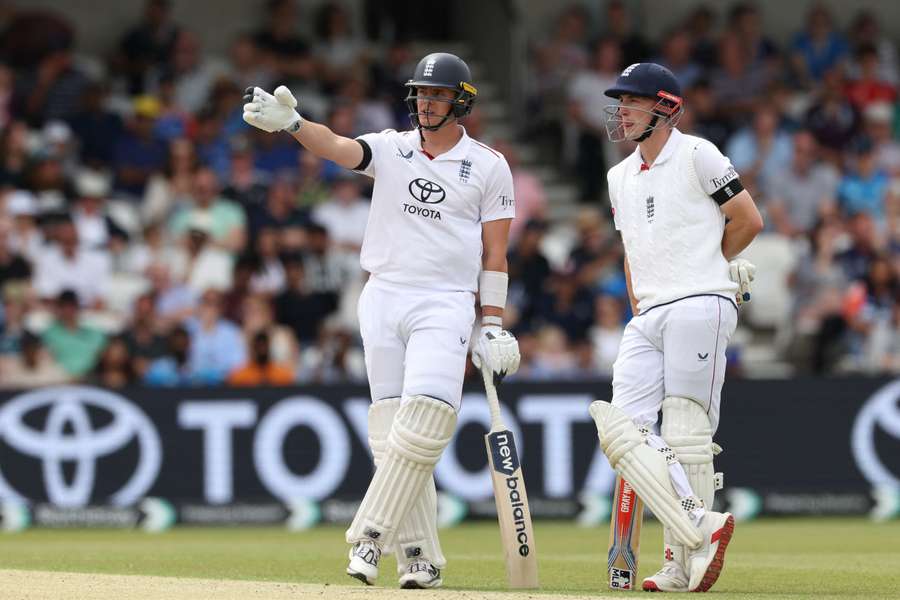 England's Jamie Smith (L) and Harry Brook (R) 