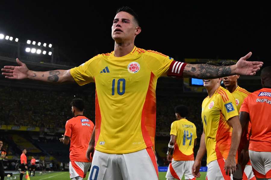 La derecha inesperada de James Rodríguez lleva a Colombia al Mundial (3-0) La derecha inesperada de James Rodríguez lleva a Colombia al Mundial (3-0)