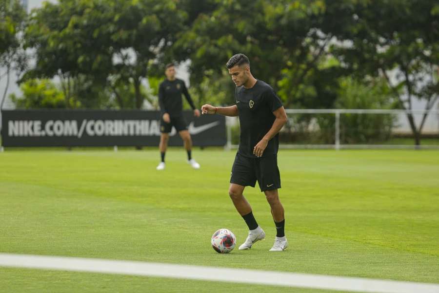 Fausto Vera é esperança de melhora no time do Corinthians