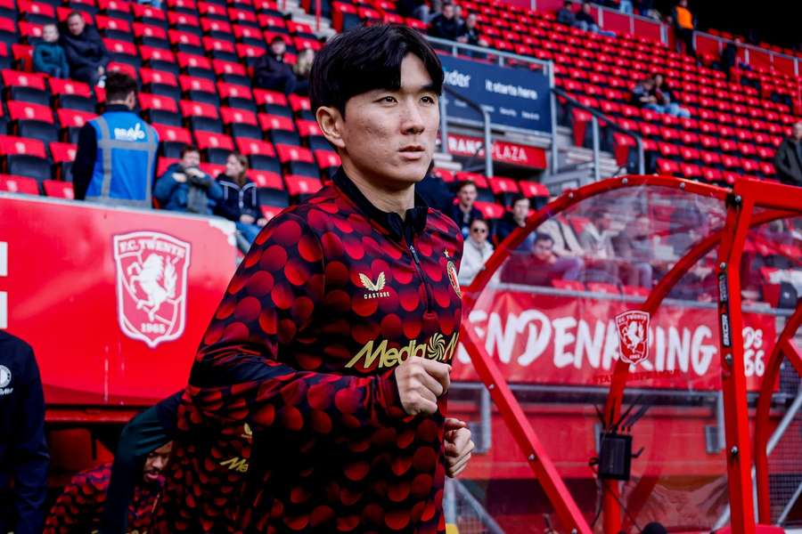 Hwang In-beom chega do Feyenoord e custa 5 milhões de euros Hwang In-beom chega do Feyenoord e custa 5 milhões de euros