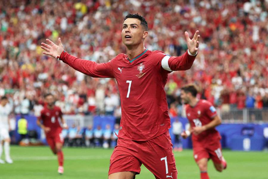 Cristiano Ronaldo režíroval výhru Portugalska nad Uzbekistánem dvěma góly.