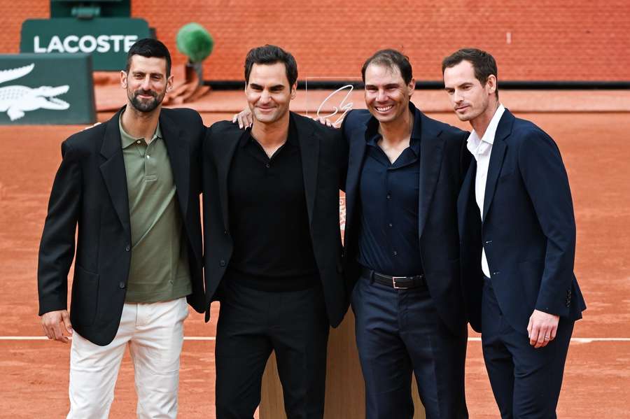 Novak Djokovic, Roger Federer și Andy Murray, alături de Rafael Nadal la ceremonia dedicată spaniolului, la Roland Garros, pe 25 mai 2025