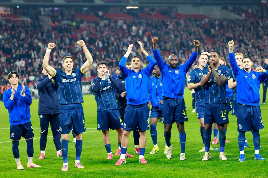 FC Porto celebra triunfo em Estugarda
