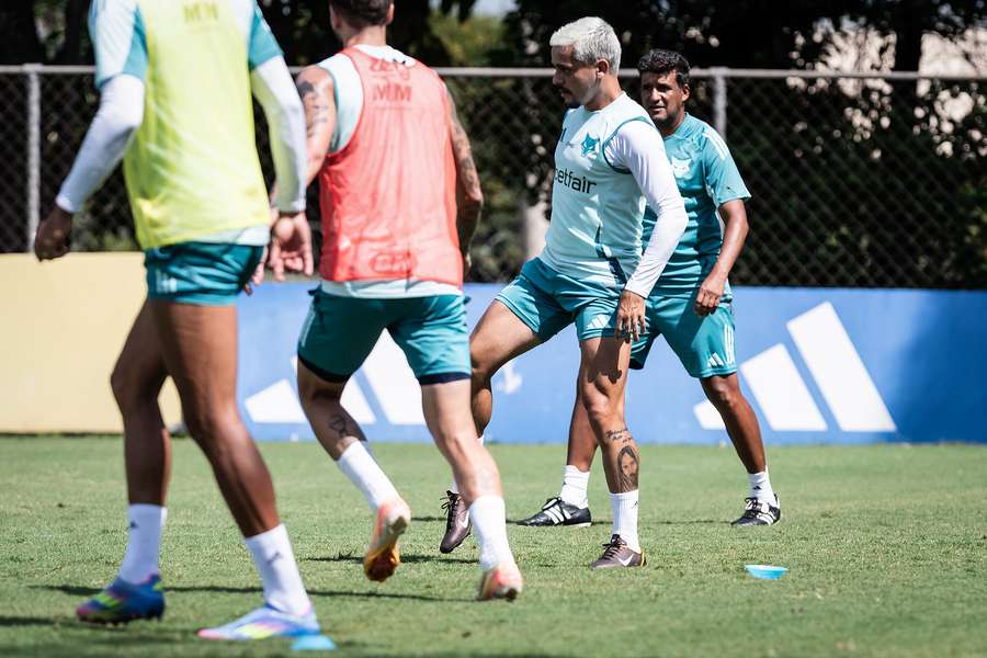 Fagner durante treinamento na Toca da Raposa 2 Fagner durante treinamento na Toca da Raposa 2