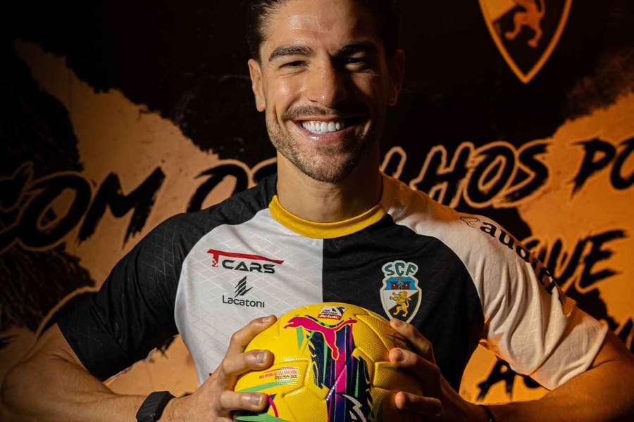 Tomás Ribeiro apresentado no Farense