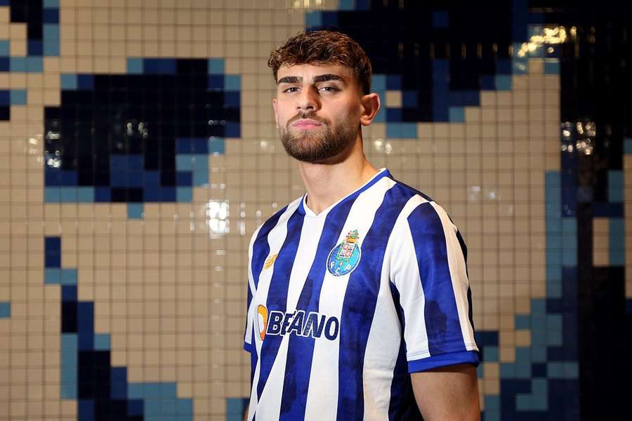 Leonardo Vonic foi chamado ao treino da equipa principal