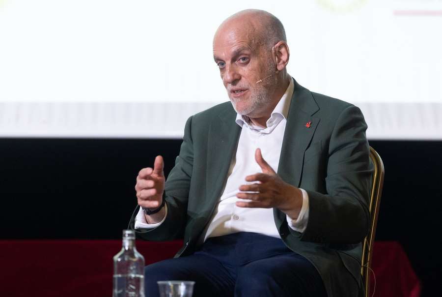 Tebas je otvoreným kritikom Infantina. Tebas je otvoreným kritikom Infantina.