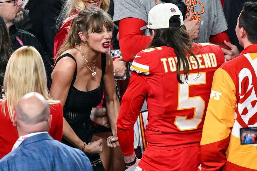 Taylor Swift met Chiefs-punter Tommy Townsend na de wedstrijd