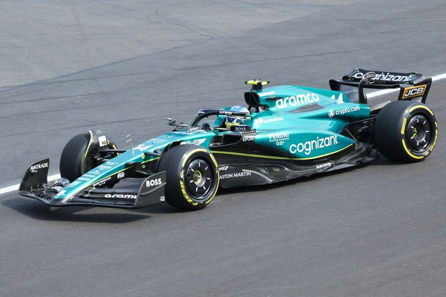 Fernando Alonso terminou em quarto lugar em Baku