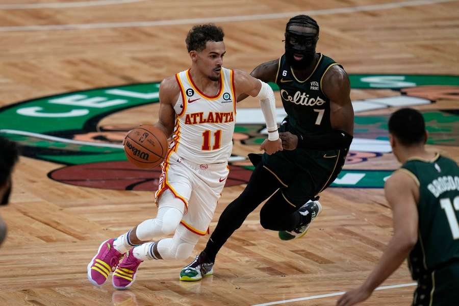 Hawks pakte laatste strohalm door late driepunter van Young tegen de Celtics