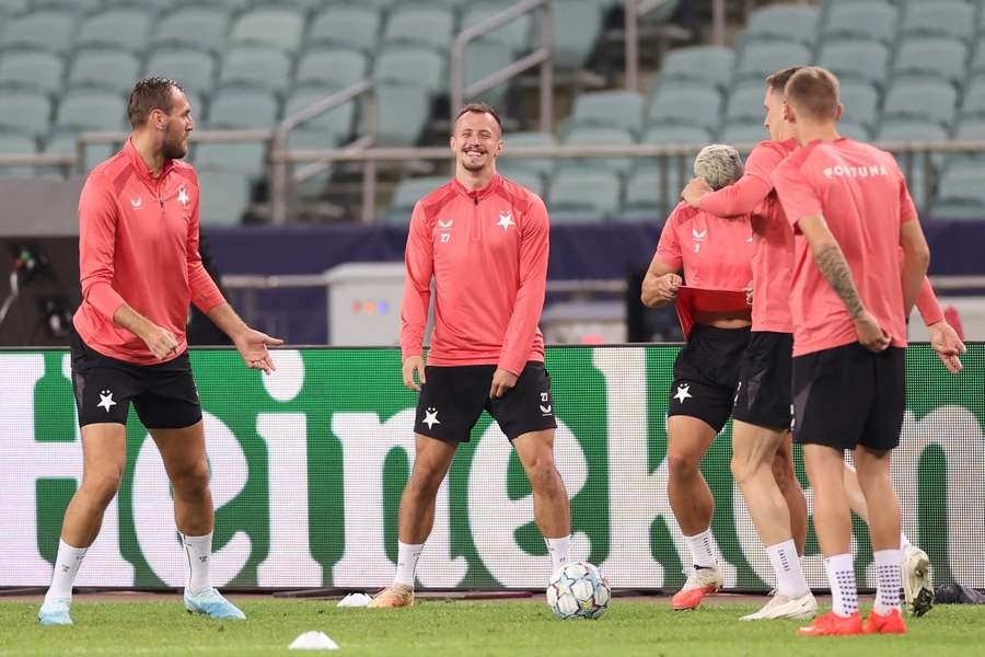 Tomáš Vlček (uprostřed) na tréninku v Baku.