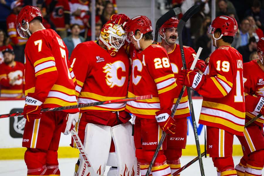 Calgary slaví druhou výhru v sezoně. Calgary slaví druhou výhru v sezoně.