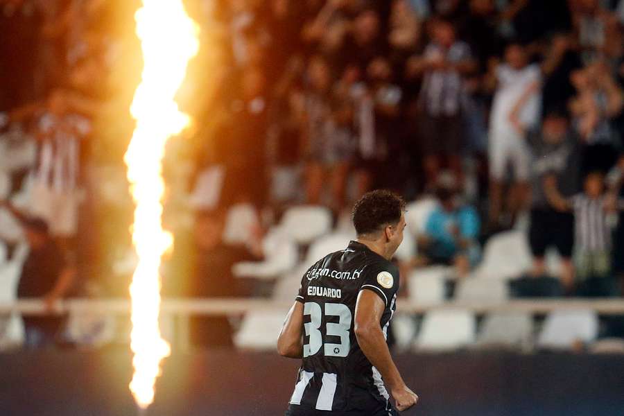 Eduardo decidiu para o Botafogo no fim