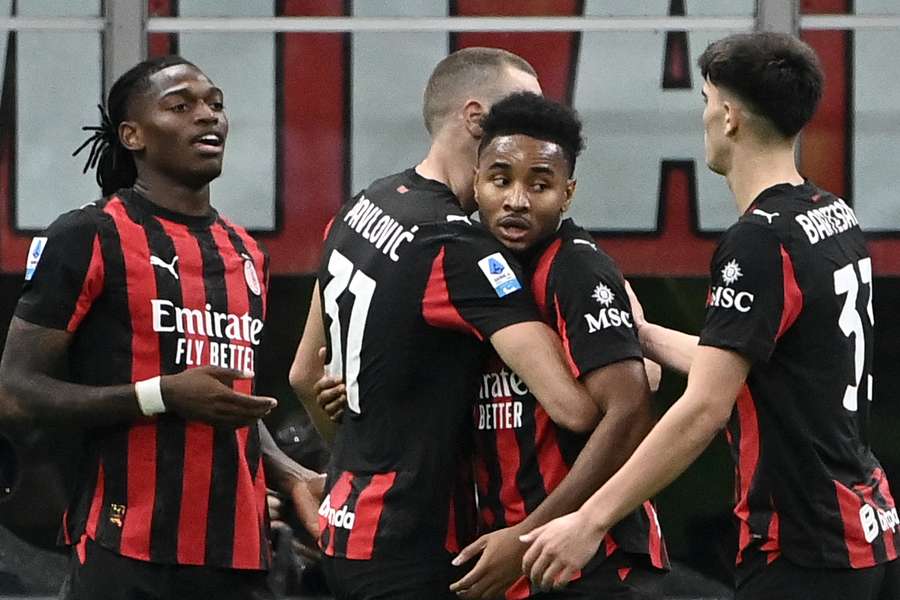 AC Milán přetlačil AS Řím 1:0 díky gólu Strahinji Pavloviče.