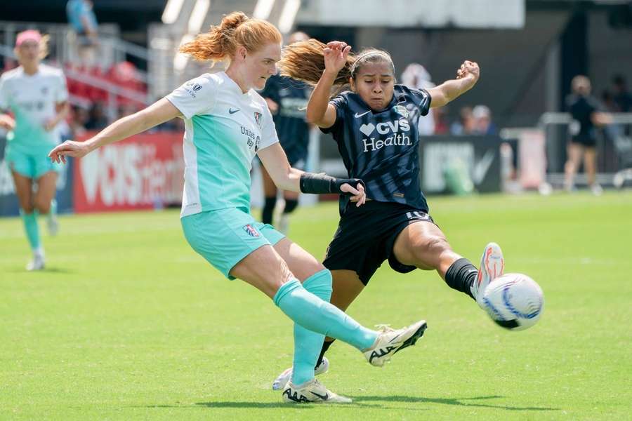 Stine Balisager contra Leicy Santos do Washington Spirit