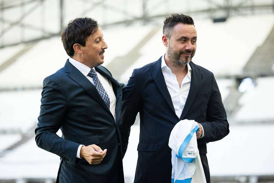 Roberto De Zerbi e Pablo Longoria il giorno della presentazione del tecnico italiano al Velodrome. 