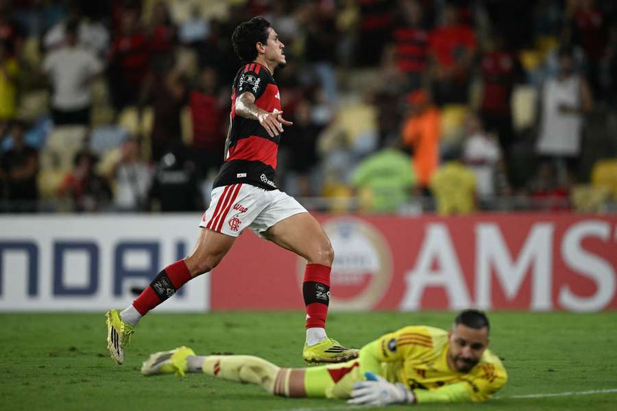 Pedro comemorando gol do Flamengo contra o Medellín pela Libertadores