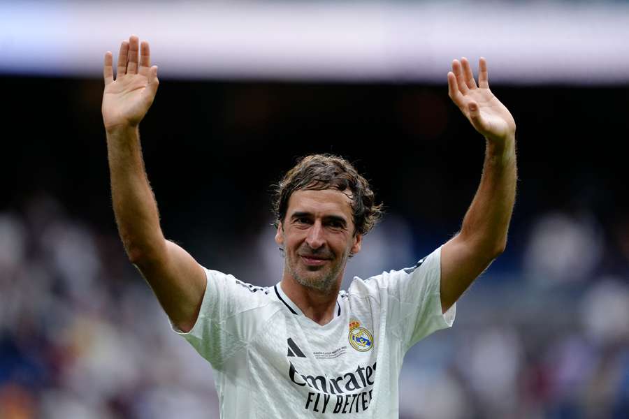 Raúl je jedním ze tří možných nástupců Ten Haga. Raúl je jedním ze tří možných nástupců Ten Haga.