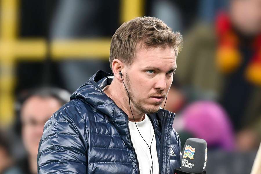 Julian Nagelsmann am Mikrofon.