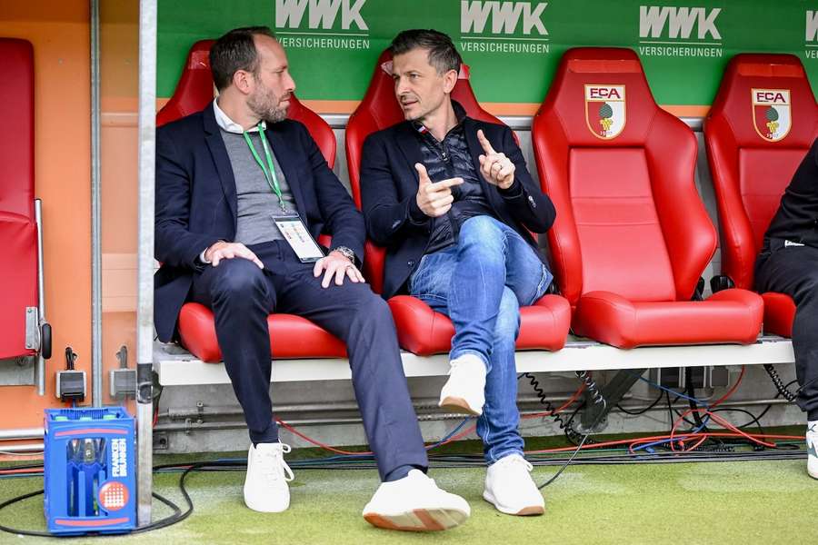 Geschäftsführer Michael Ströll (r.) und Manager Marinko Jurendic planen derzeit den FC Augsburg der Zukunft.