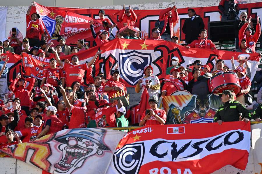 Aficionados del Cienciano celebran en la Copa Sudamericana