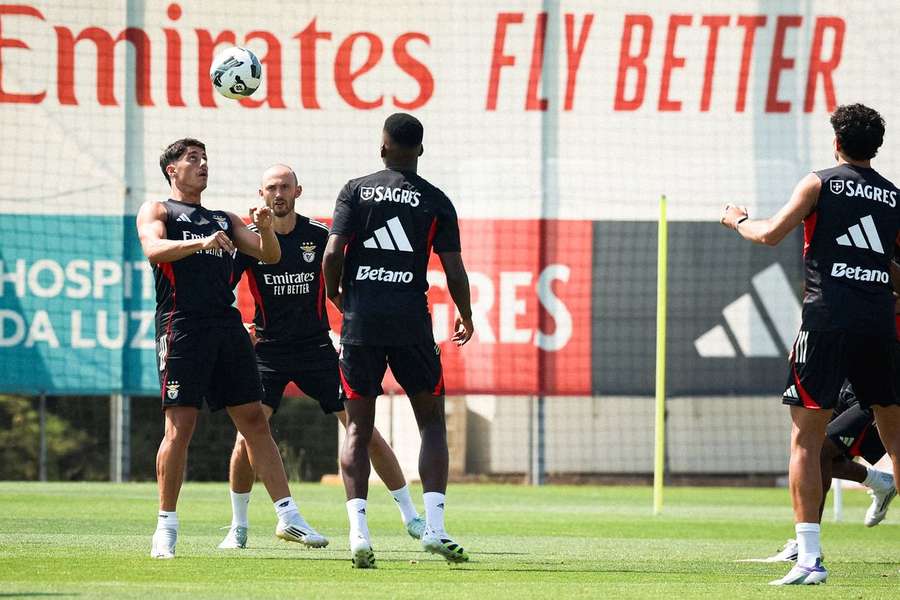 Aursnes no treino do Benfica