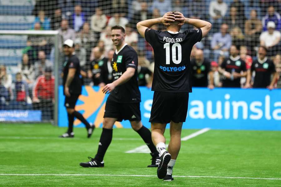 Podolski, câștigătorul Cupei Mondiale, a fost eliminat într-un meci de caritate