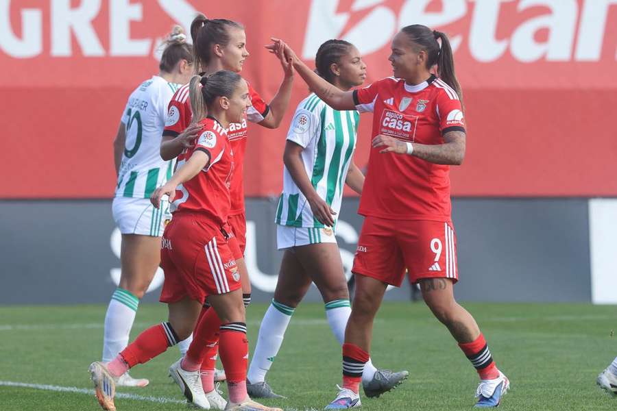 Benfica lidera o campeonato de forma confortável Benfica lidera o campeonato de forma confortável