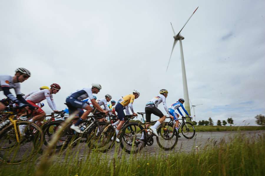 Peloton čekalo 149 km s převýšením 2195 metrů. Peloton čekalo 149 km s převýšením 2195 metrů.