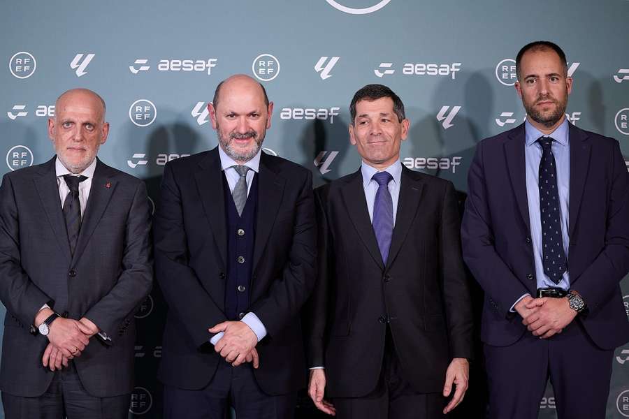 Los cuatro firmantes del convenio de árbitros