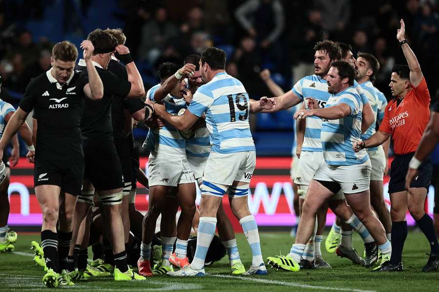 L'Argentine crée la surprise en battant les All Blacks 29-23