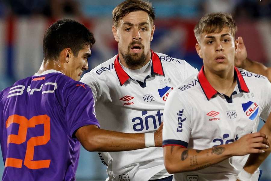 Coates em ação na final da Taça do Uruguai