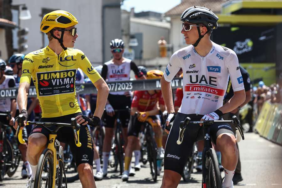 Jonas Vingegaard (gelbes Trikot) und Tadej Pogacar (weißes Trikot) sind die großen Rivalen bei der Tour de France 2023