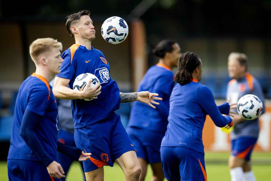 Schouten en Weghorst zitten niet bij de selectie van Koeman