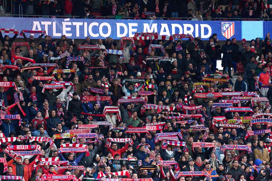 La afición del Atleti anima a los suyos