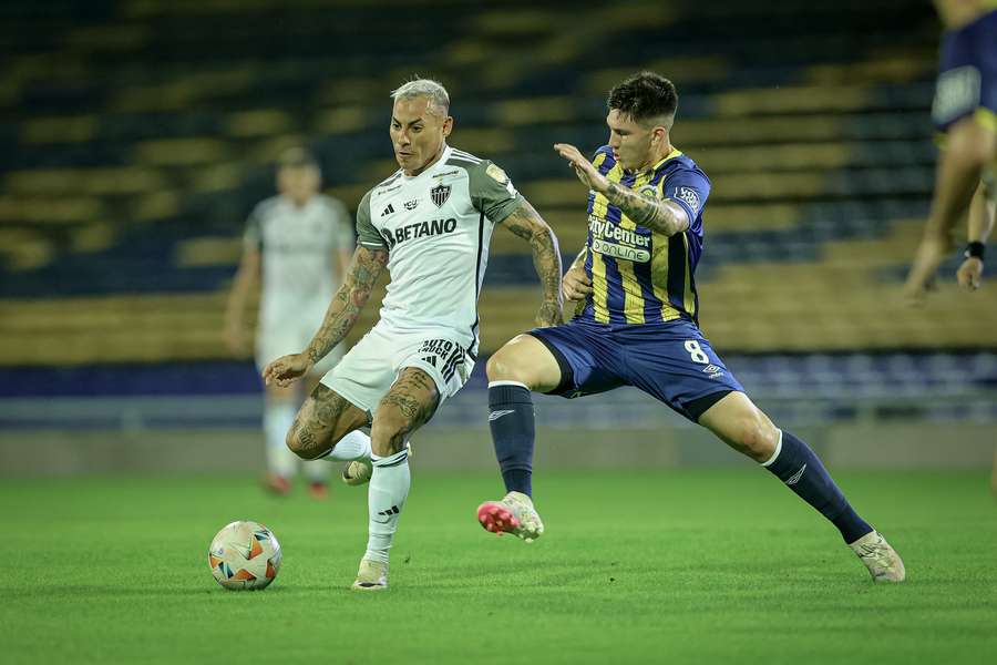 Vargas entrou no segundo tempo para dar assistência no gol