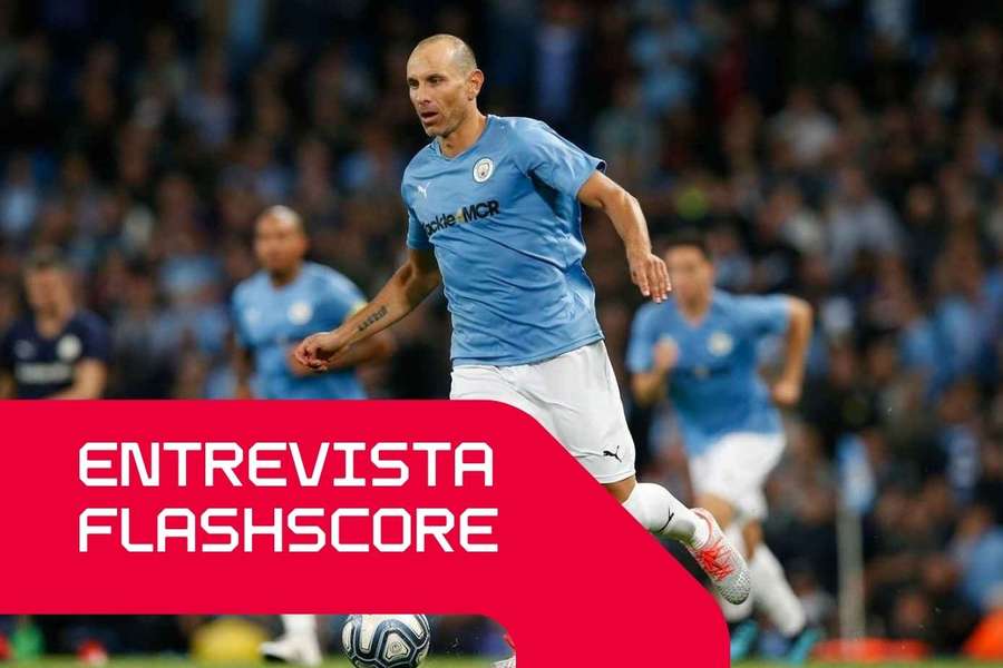 Martin Petrov a jogar pelas lendas do Manchester City no jogo de homenagem a Vincent Kompany
