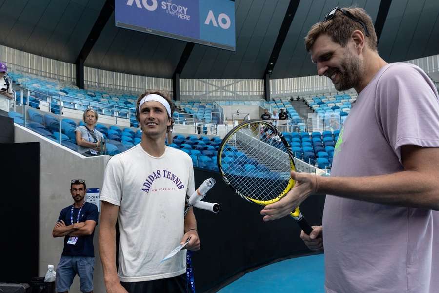 Vor Australian Open: Treffen in Melbourne - Zverev schlägt Bälle mit Nowitzki