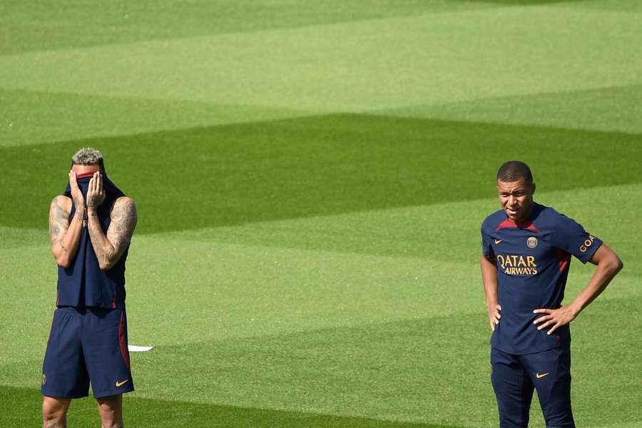 Mbappé, durante un entrenamiento con el resto de jugadores apartados del PSG