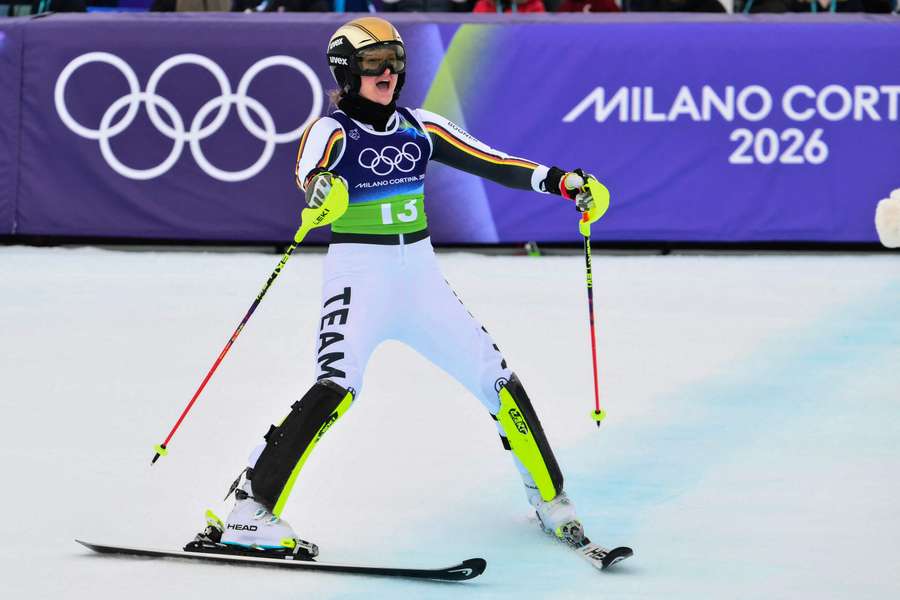 Emma Aicher sichert die Silbermedaille für Deutschland.