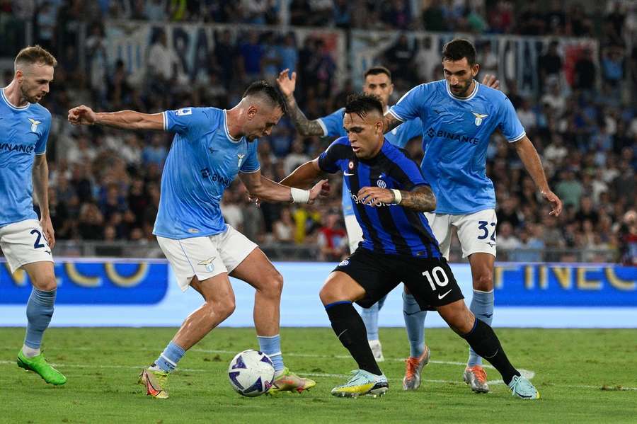 Inter dokázal na hřišti Lazia srovnat, nakonec ale odjel s porážku 1:3.