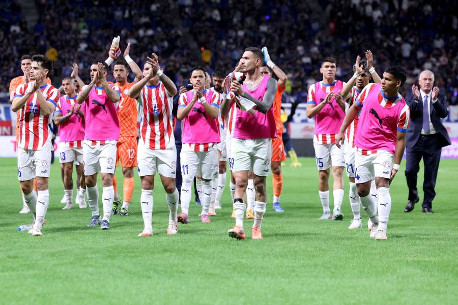 Jugadores de Paraguay agradecen el apoyo del público