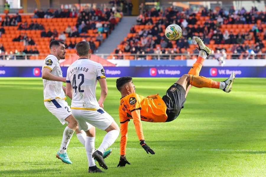 Ítalo bisou ao serviço do FK Ural