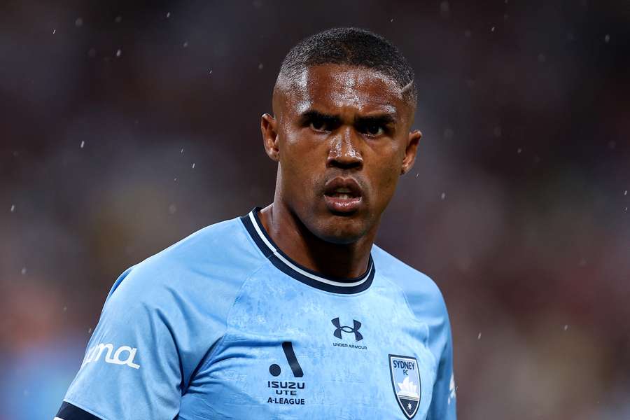 Douglas Costa darf Brasilien nicht verlassen.