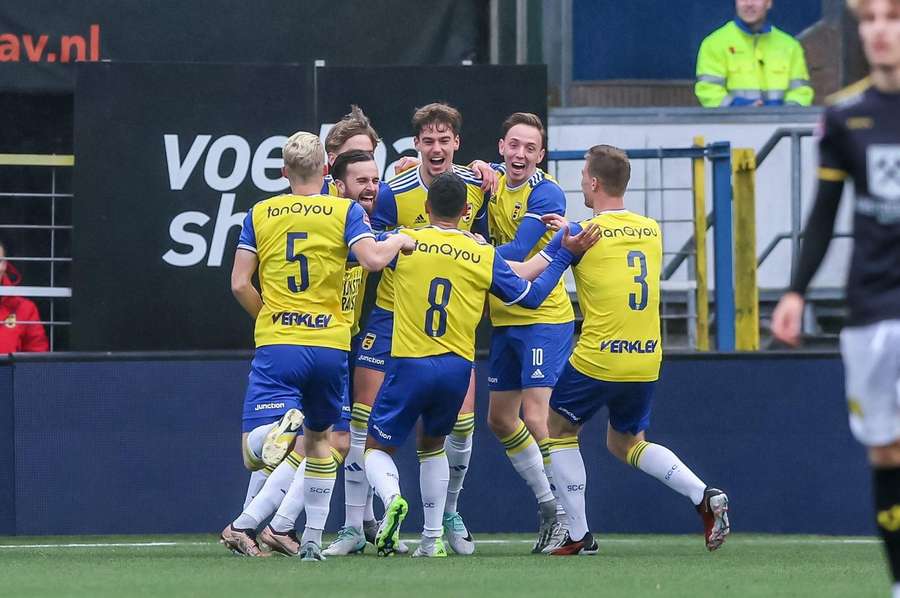 Cambuur viert het doelpunt tegen Roda JC