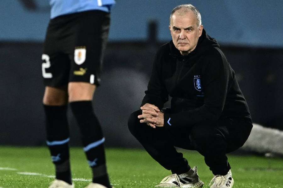 "Fator Bielsa" já dá as caras na seleção no Uruguai nas Eliminatórias