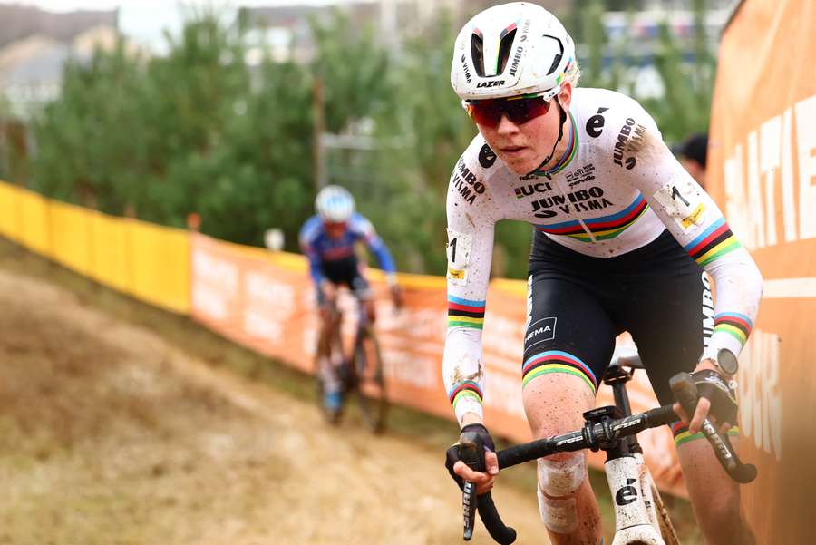  Fem van Empel heeft tijdens de Superprestigewedstrijd van Heusden-Zolder haar twaalfde overwinning van het seizoen geboekt