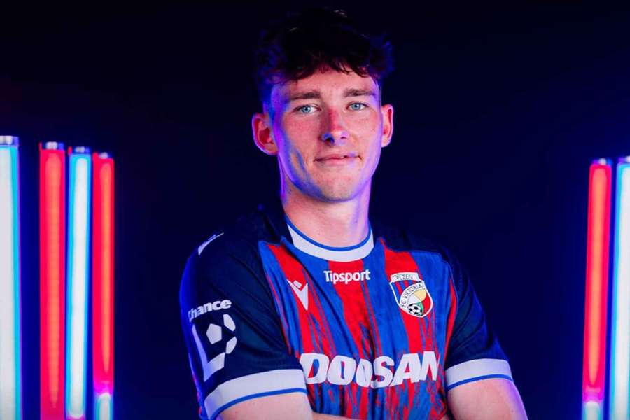 Obránce Adam Kadlec odchází z Plzně na roční hostování. Obránce Adam Kadlec odchází z Plzně na roční hostování.