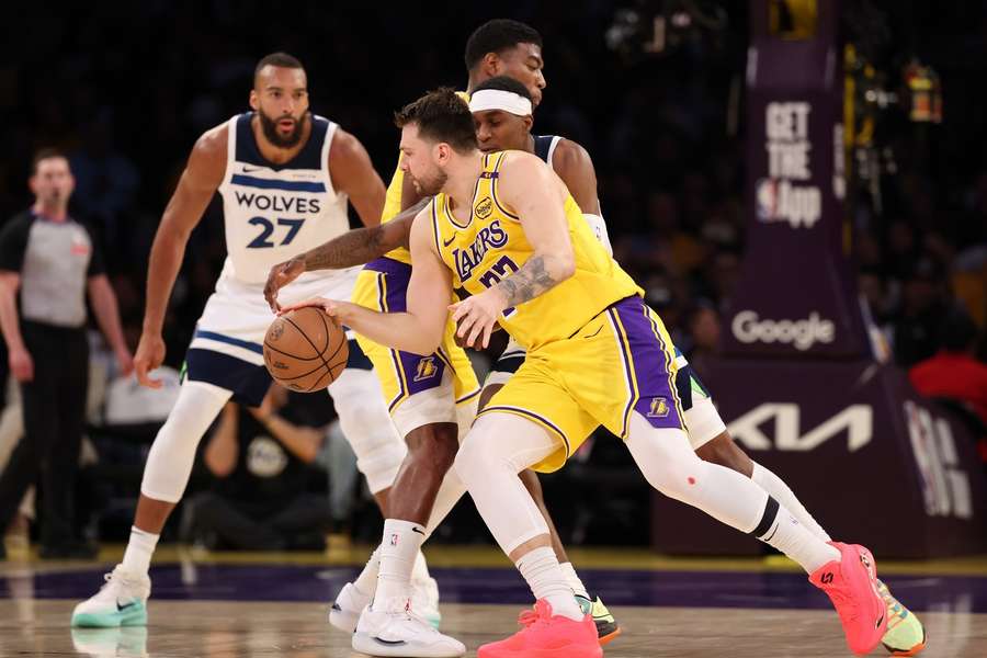 Luka Dončič přispěl k výhře Lakers 31 body.