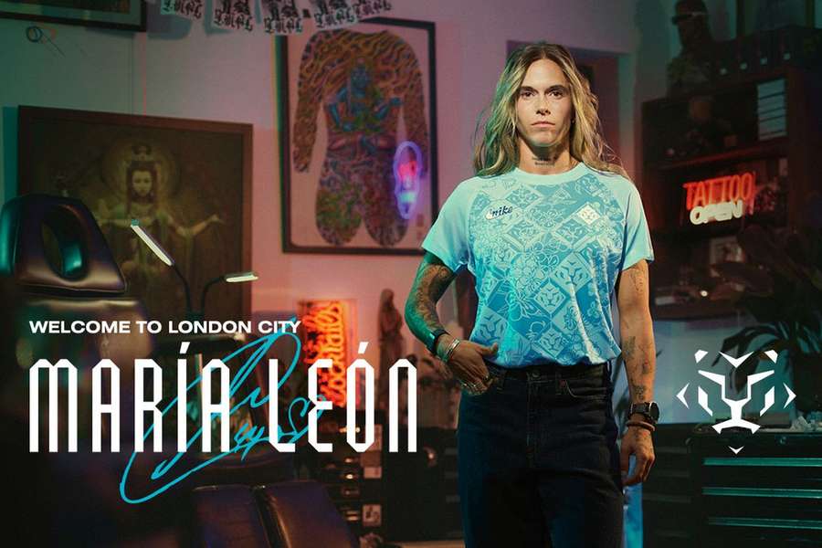 Mapi León apresentada no clube inglês